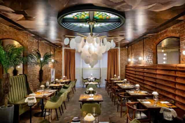 Private dining room with striking chandelier at Tava London for corporate events and VIP receptions.
