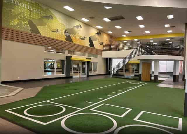 Showspace venue with indoor turf for corporate team-building events and experiential pop-ups.