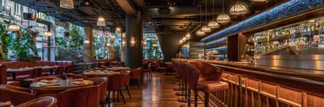 On The Rocks at W London: Upscale networking venue with versatile seating for corporate events.