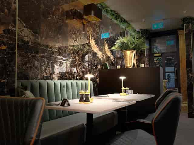 On The Rocks at W London: Sophisticated VIP board dinner space with statement lighting.