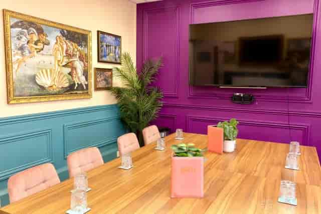 Small Kings Hall College classroom with bold decor for professional collaborative meetings.