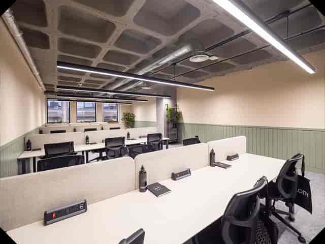 Modern workspace in Colony Spring Gardens for professional meetings and office workshops.