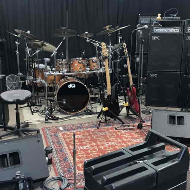 Room Beta at Tensor Studios: compact backline setup for professional concert soundcheck.