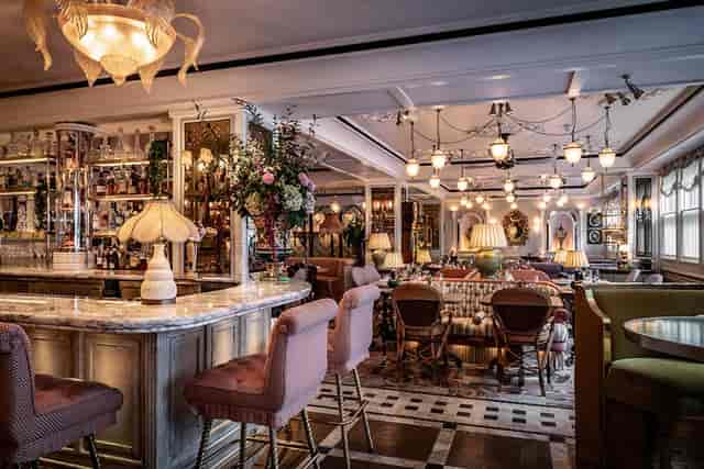 Main Room at Gallery Club London: sophisticated VIP networking venue for upscale cocktail events.