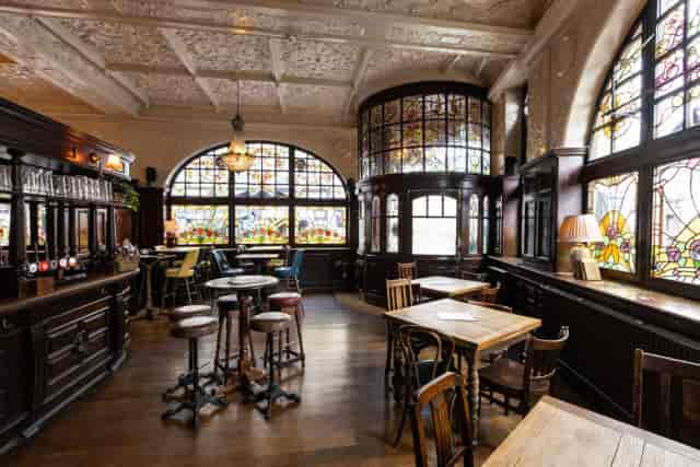 The Conservatory at The White Horse: historic upscale venue for networking and cocktail events.