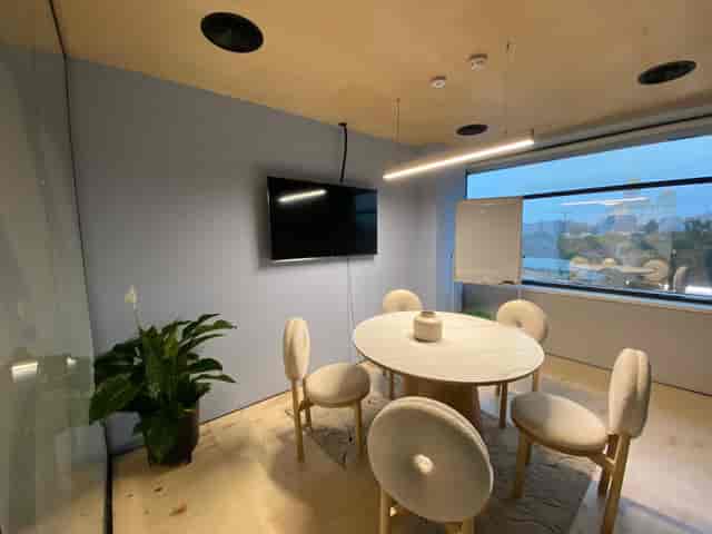 Modern breakout room at Impact Hub Bucharest with natural light for team brainstorming events.