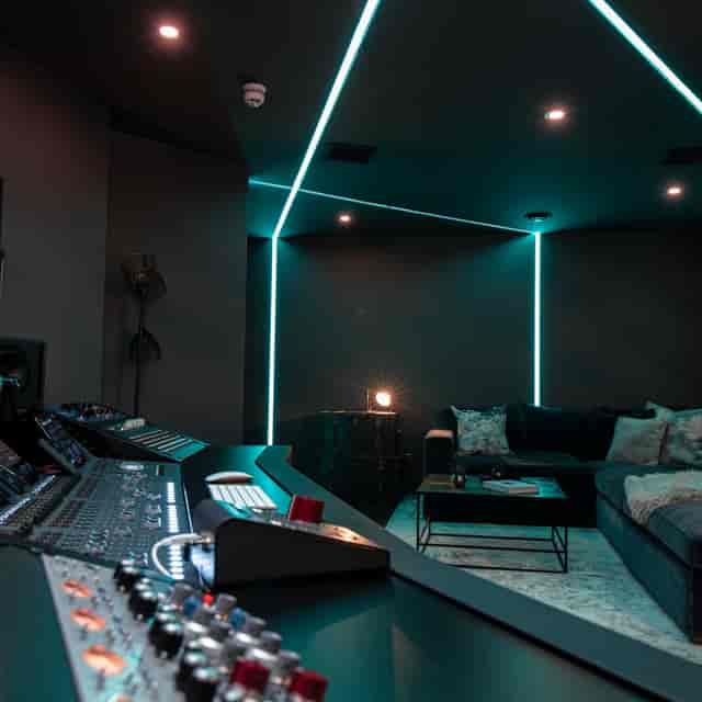 Qube Acton Studio A: High-end AV suite for executive breakout sessions and immersive listening.