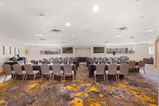 Classroom-style Wavebreak Room at Novotel Surfers Paradise for corporate workshops and training.