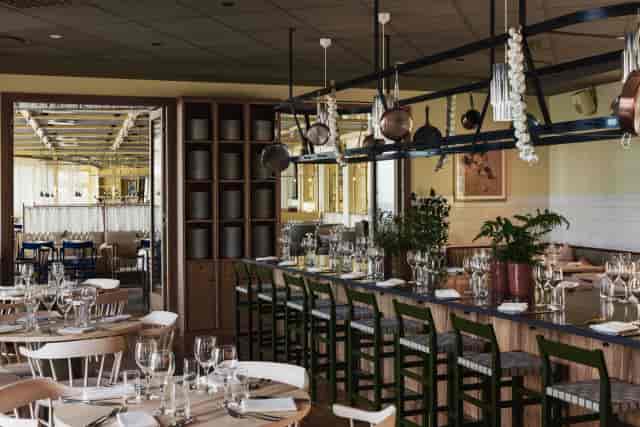 Hotel Esplanade lounge with versatile seating for corporate dinners and culinary team-building.