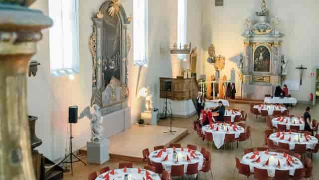 Banquet event at Horsalen, Ekonomiska museet with vaulted ceilings for corporate gala and dinner.