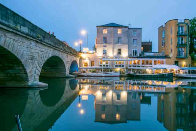 Intimate waterfront venue in The Folly for high-end corporate retreats and evening receptions.