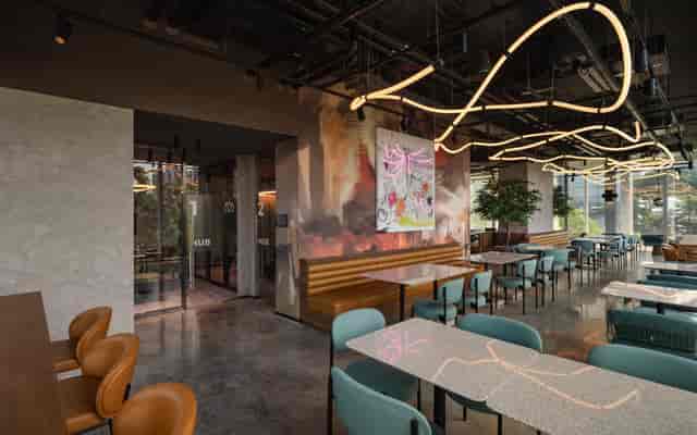 Indoor Garden breakout space with banquet seating for creative networking and brainstorming.