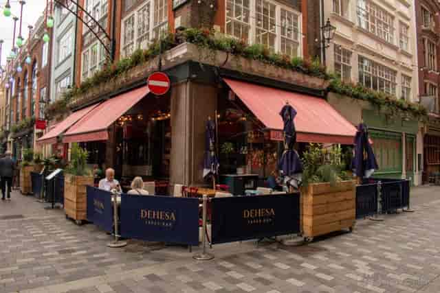 The Terrace in Dehesa: outdoor event venue for intimate receptions and networking.