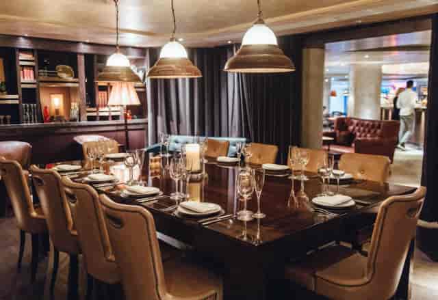 Luxury wine cellar private dining room for VIP roundtable discussions and corporate board dinners.