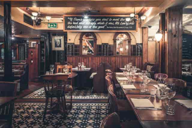 Sam's Chop House private venue for corporate dinner and networking event.