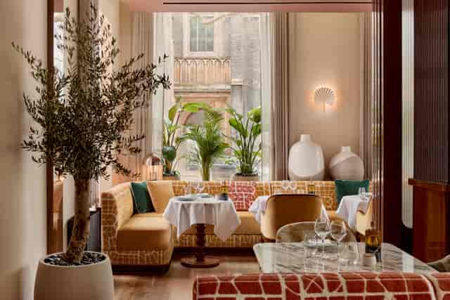 Harrods View executive table at ALBA London for VIP dinners and luxury networking.