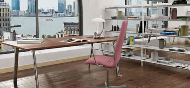 Executive table at ALBA London with floor-to-ceiling city views for VIP meetings and events.