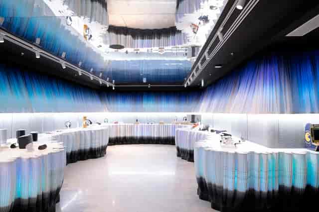 Espacio One at Hotel Liabeny: Modular product display for tech brand pop-up experiential event.