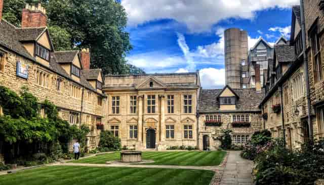 Wolfson Hall historic courtyard for outdoor receptions and garden networking events.
