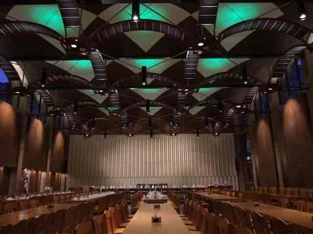 Wolfson Hall banquet hall with vaulted architecture for formal gala or corporate dinner event.