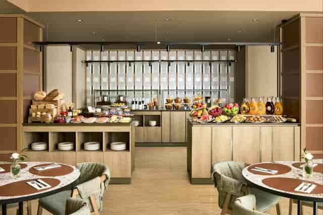 Moncloa breakfast buffet at Hotel Mayorazgo for corporate events and catering services.