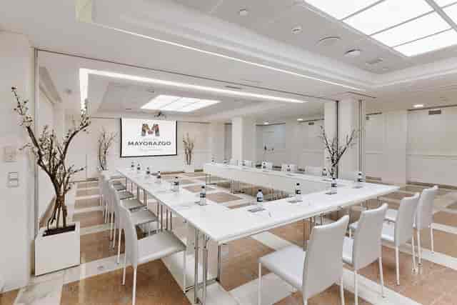 Moncloa boardroom at Hotel Mayorazgo featuring U-shape seating for professional meetings and events.
