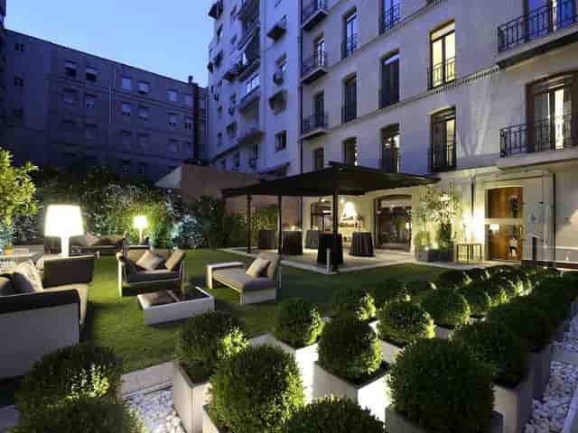 Urban garden venue at Hotel Mayorazgo, Callao for cocktail receptions and corporate networking.