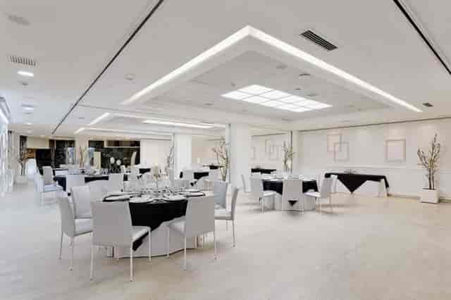 Modern banquet hall in Callao, Hotel Mayorazgo for corporate events and social gatherings.