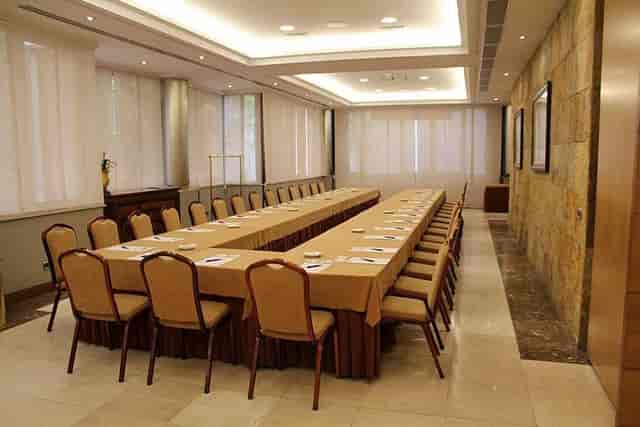 U-shape meeting room at Hotel Villamadrid with draped tables for corporate board events.