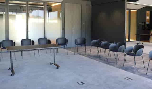 Modern breakout room at Hotel Liabeny with perimeter seating for workshops and business meetings.