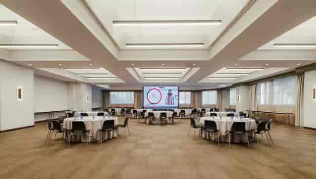 Plaza Oriente banquet ballroom at Rafaelhoteles Atocha for professional corporate events.