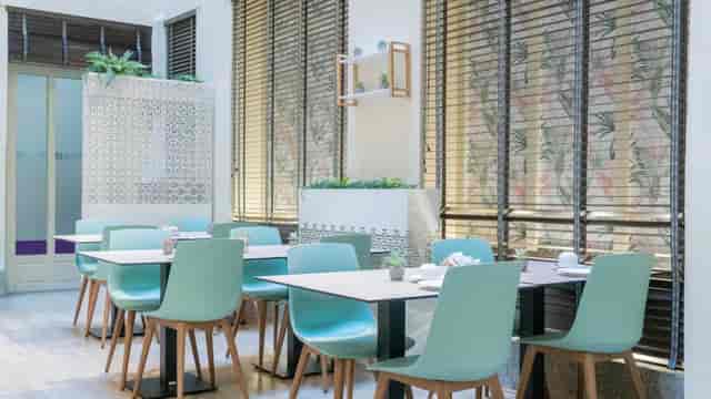 Magdalena Hotel Sardinero modular breakout area for corporate meetings and networking events.