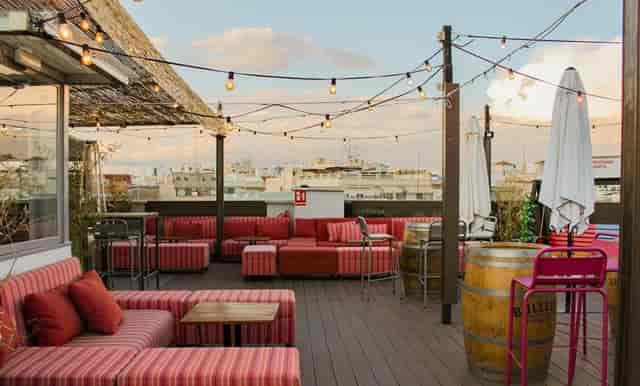Rooftop lounge at Hotel Sardinero Madrid with ambient lighting for networking events and receptions.
