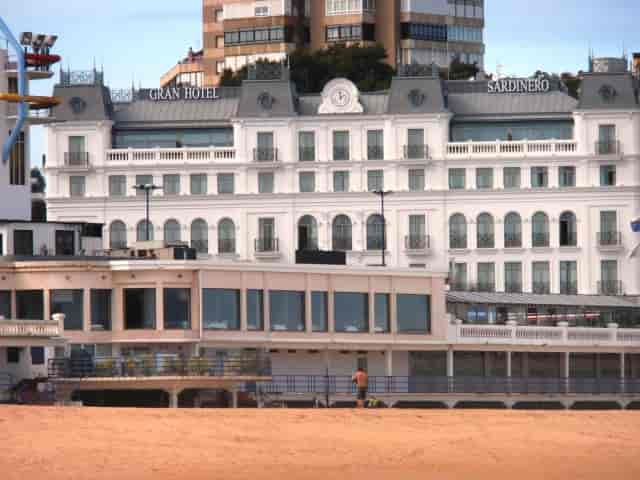 East Terrace at Hotel Sardinero Madrid, a scenic beachfront venue for executive retreats and events.