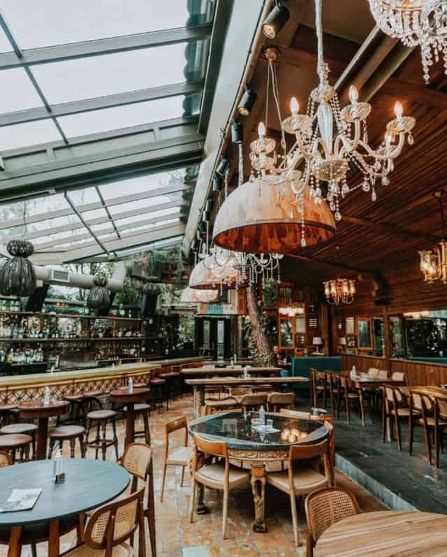Indoor Restaurant and Lounge