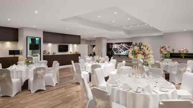 Preto Queensway banquet hall with elegant table settings, ideal for corporate events and galas.
