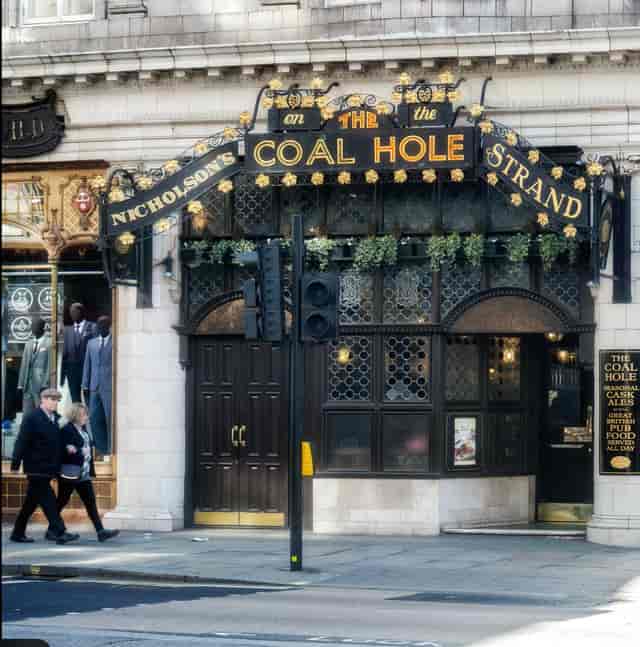 The Coal Hole dining room with classic decor for networking mixers and conference breakouts.