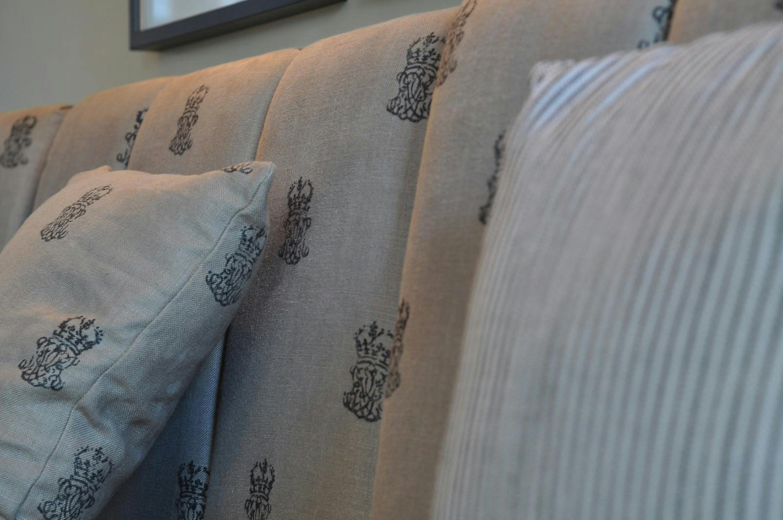 Stylish seating at Magpie Bar, perfect for comfortable meeting spaces and events.
