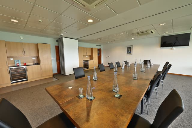 Double Executive Box