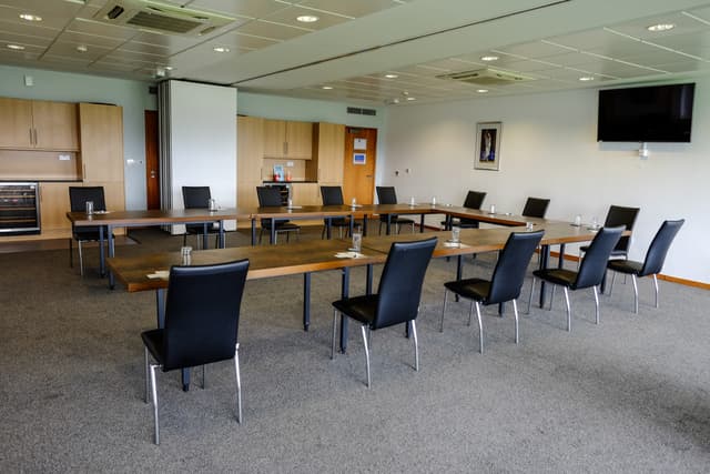 Double Executive Box
