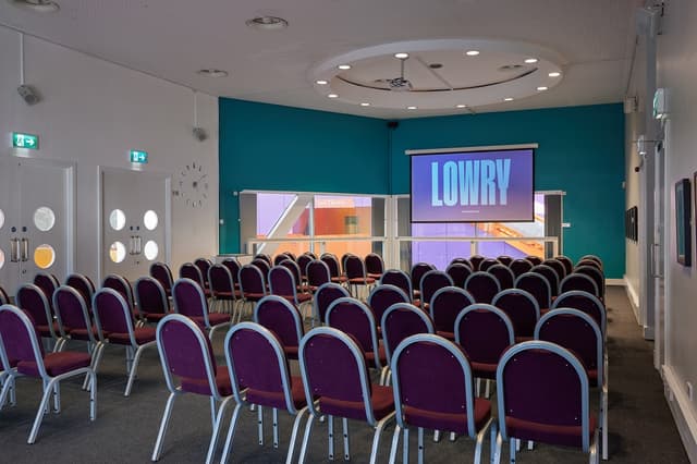 Hexagon Room 