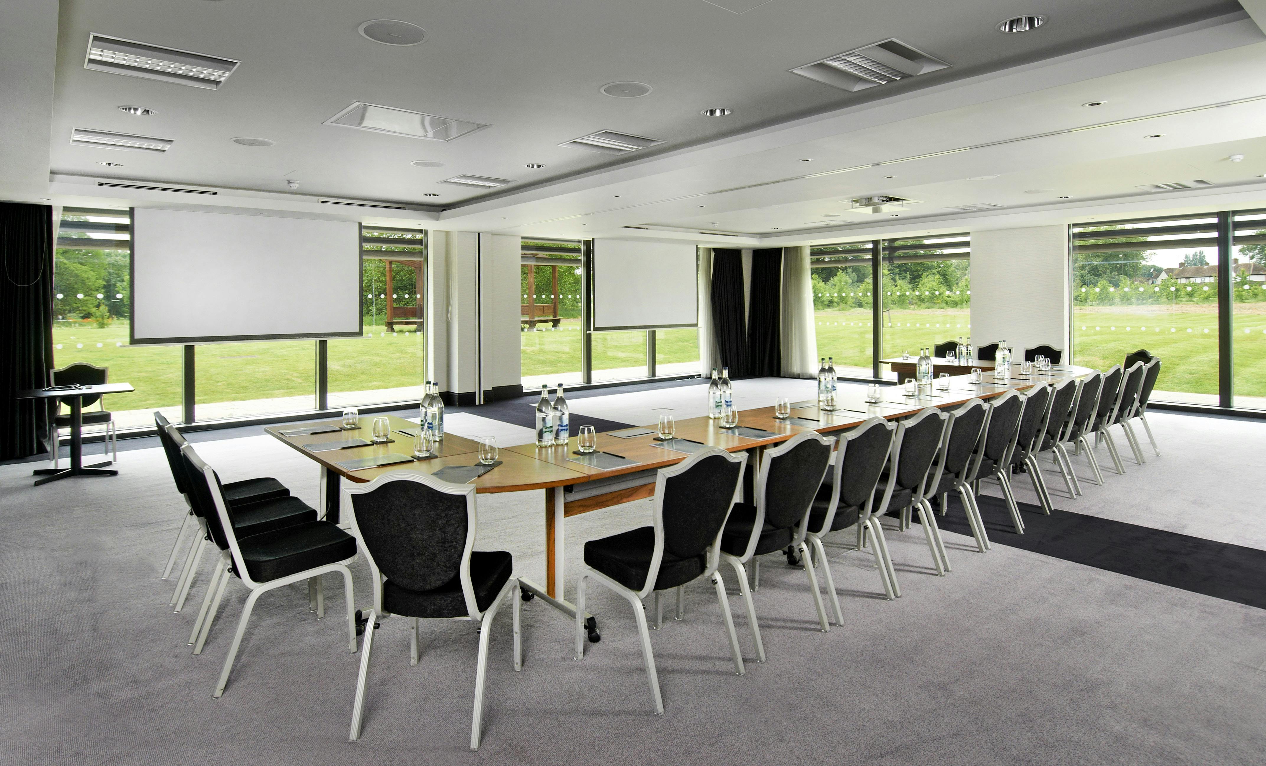 Modern meeting room at Hilton London Syon Park, ideal for corporate workshops and gatherings.