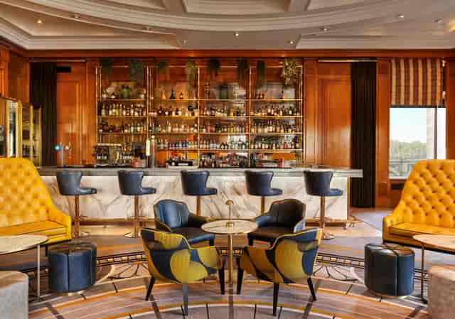 Upscale bar at London Marriott County Hall for VIP receptions and networking events.