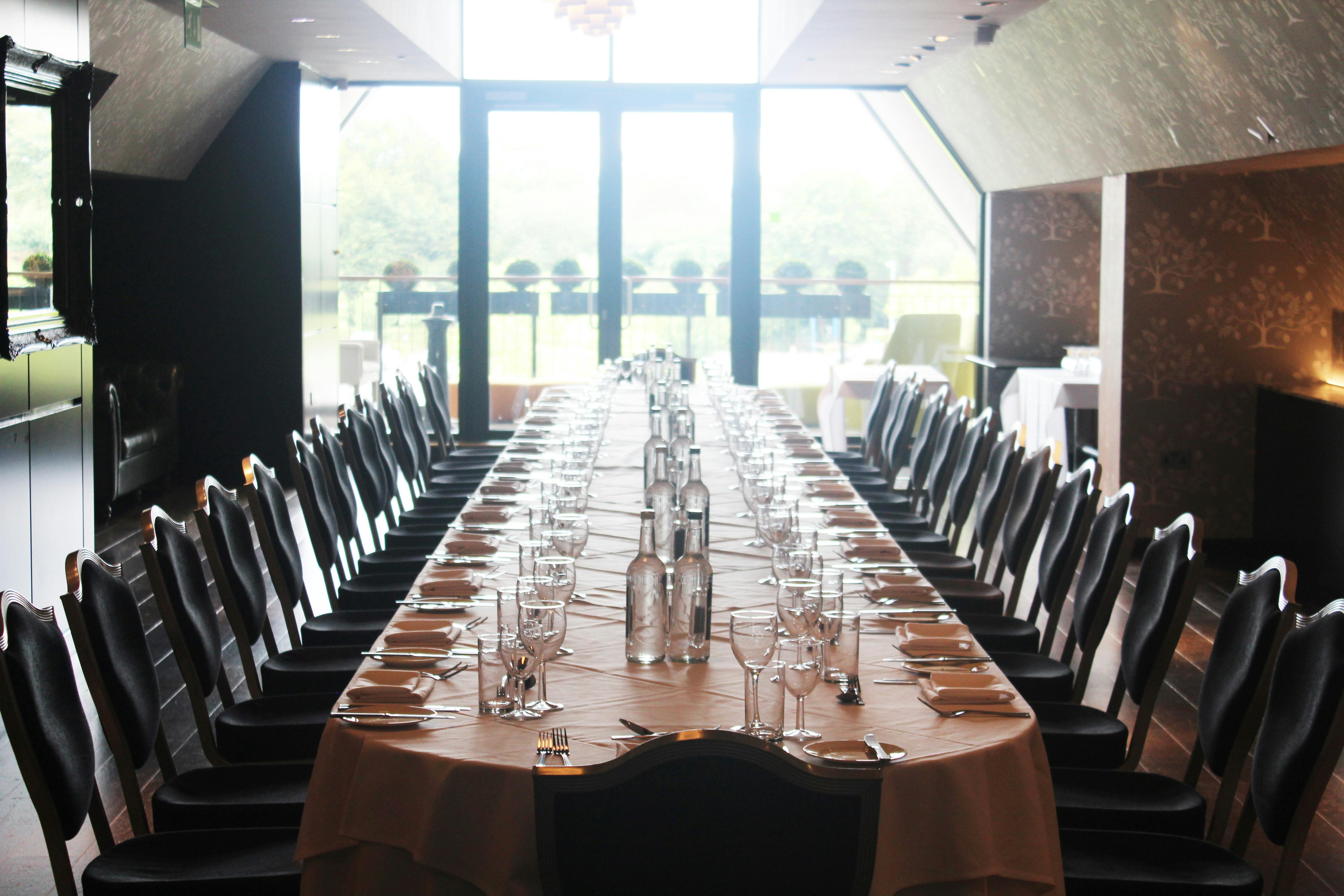 Elegant banquet table at The Clubhouse, Hilton London Syon Park for corporate events.