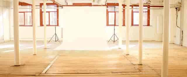 Versatile Kraak Gallery venue with natural light, ideal for workshops and photoshoots.