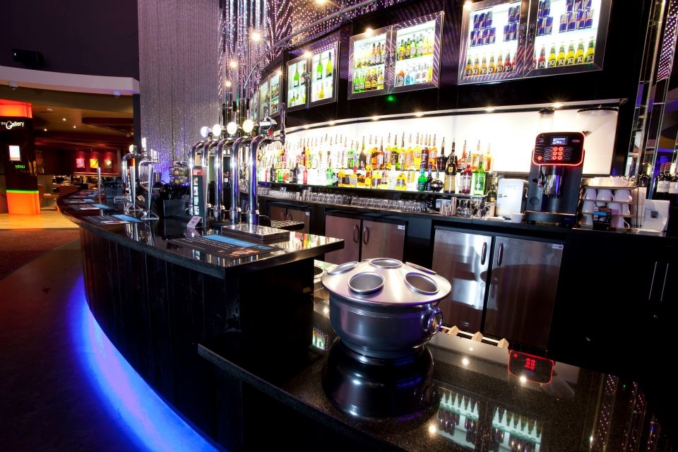 Sleek bar at Gallery Restaurant, Grosvenor Casino Didsbury, ideal for events and meetings. - Banner