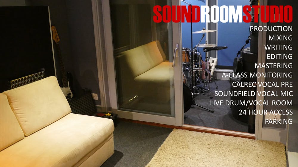 Professional sound studio with glass walls, ideal for meetings and live performances.