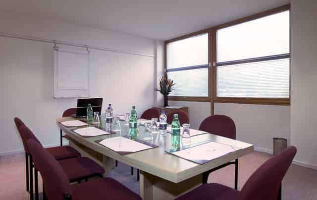 Syndicate Room 1