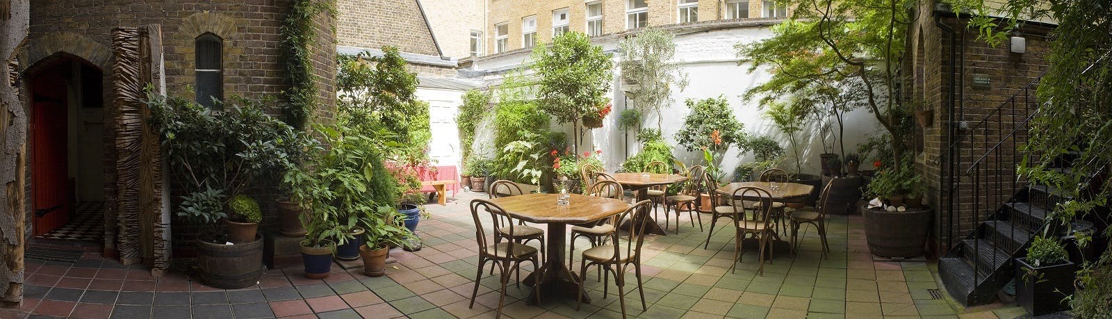 October_Gallery_GARDEN_Panarama_b_.jpg