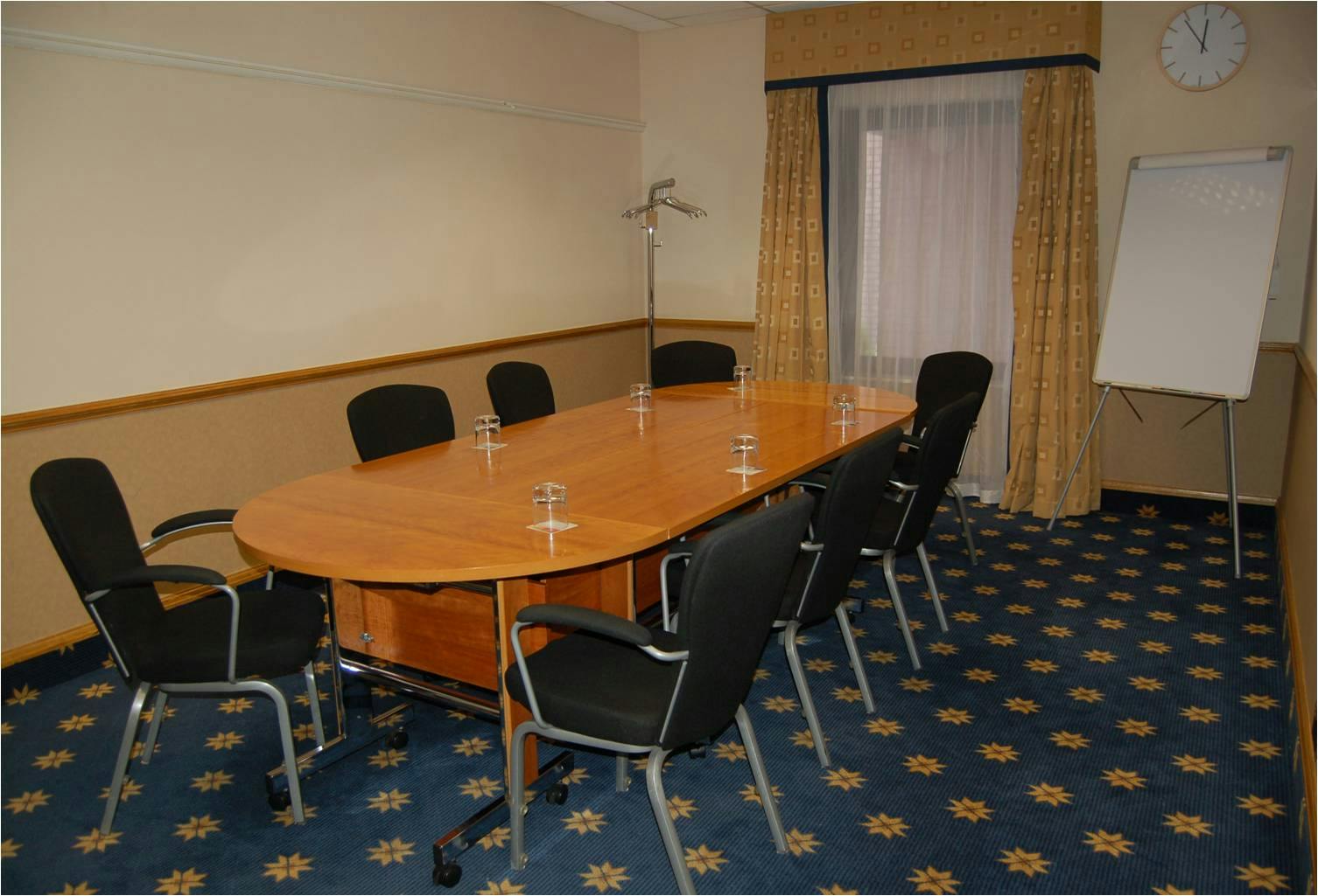 Dulles Room at Hilton Manchester Airport, ideal for meetings with ergonomic seating.